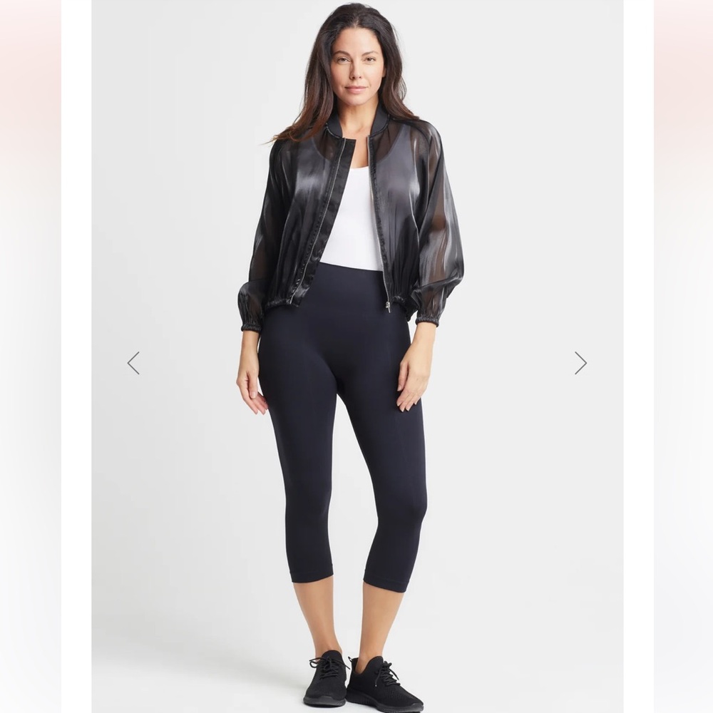 MORGAN SEAMLESS CROPPED CAPRI SHAPING LEGGING IN BLACK
